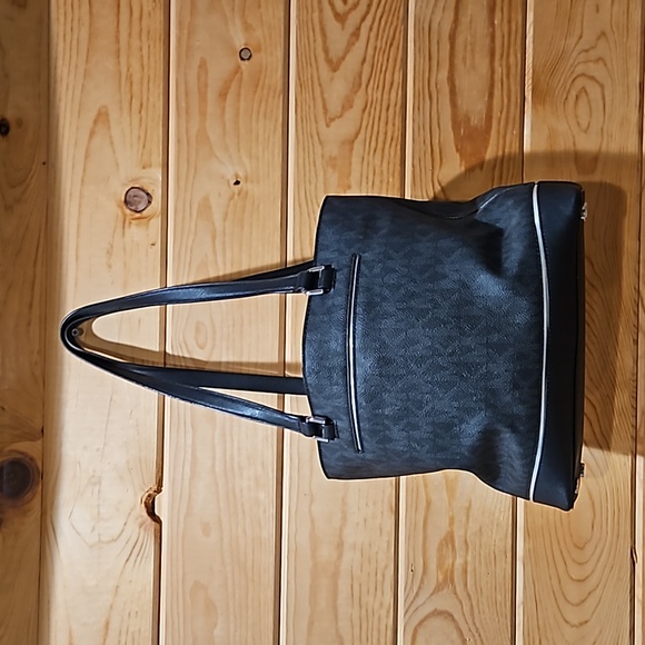 Handbag - Picture 2 of 6